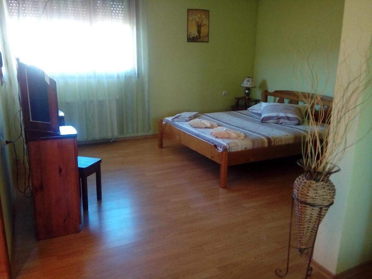 Guest House Ambrozia 科泰尔 外观 照片