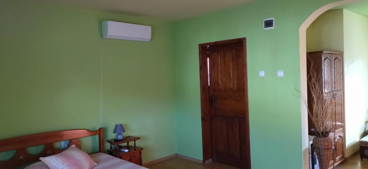 Guest House Ambrozia 科泰尔 外观 照片