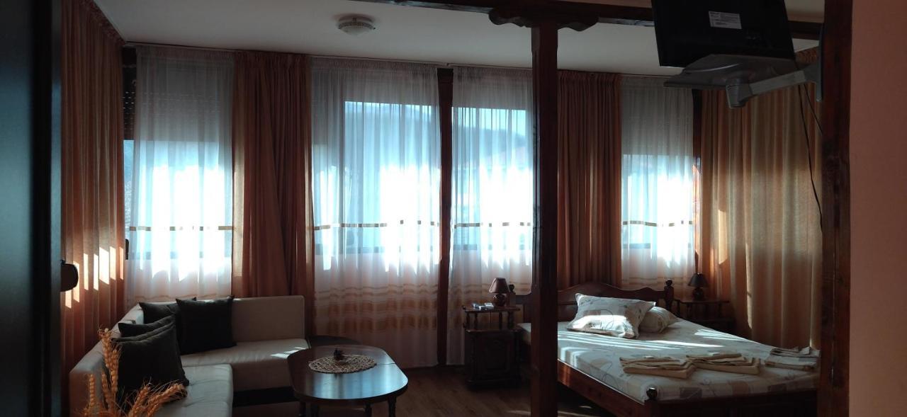 Guest House Ambrozia 科泰尔 外观 照片