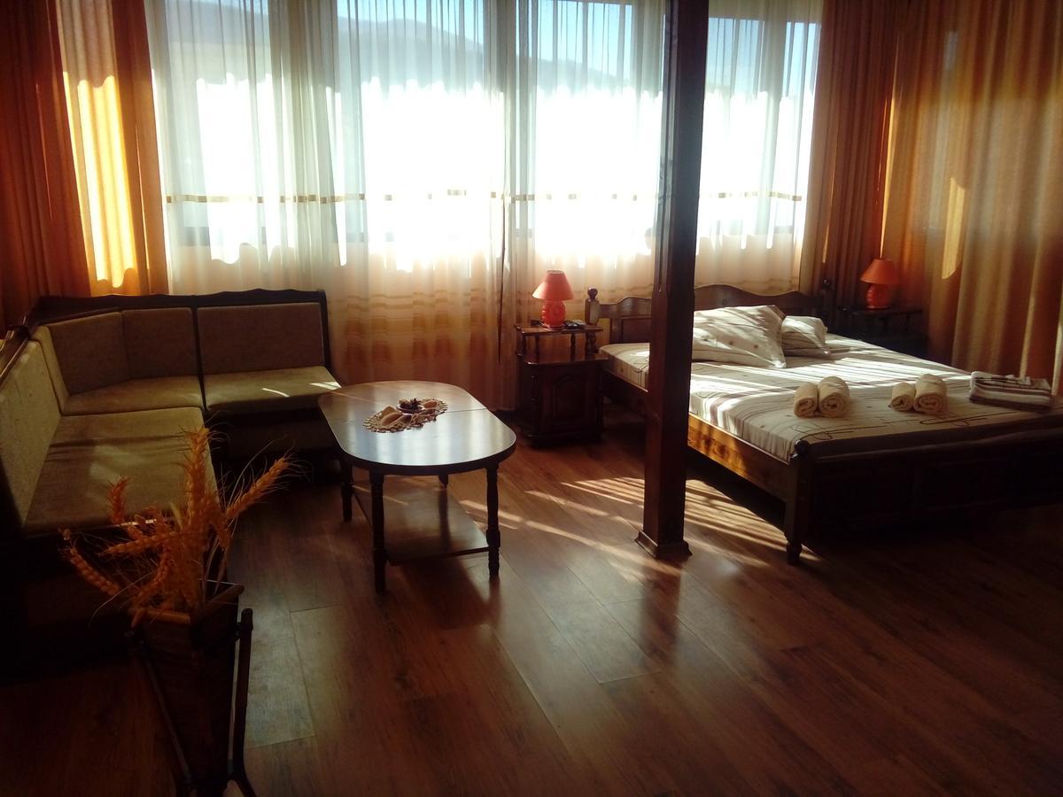 Guest House Ambrozia 科泰尔 外观 照片